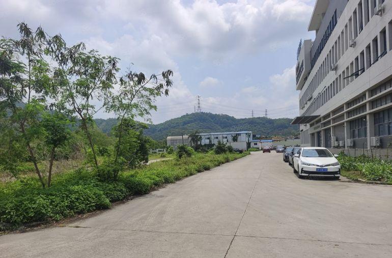 长安新出2楼2600平带装修厂房出租，近高速路口，现成水电