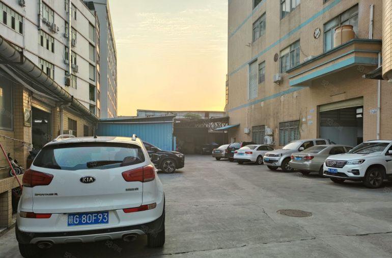 长安镇新出三楼560平现成装修水电齐全厂房出租，合同期限长