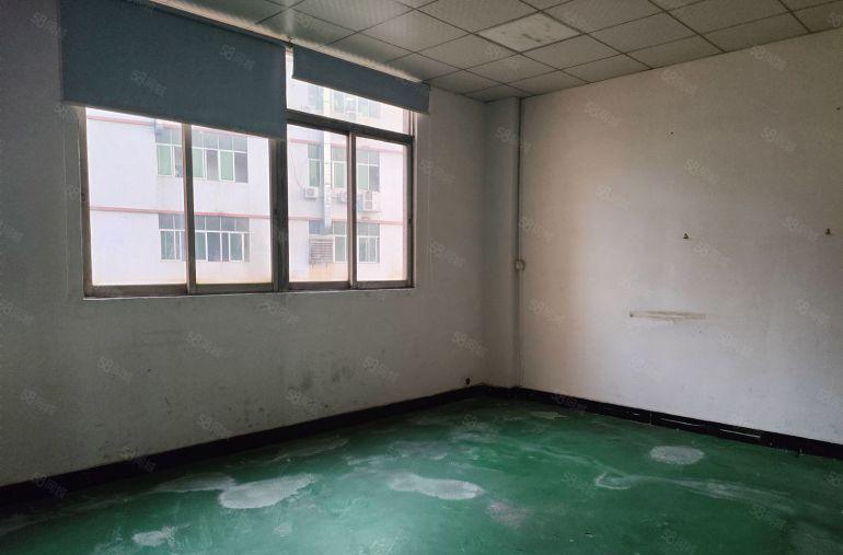 长安镇新出三楼560平现成装修水电齐全厂房出租，合同期限长