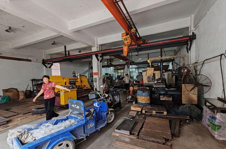 长安厦岗一楼550平，带行车，办公室装修水电齐全，