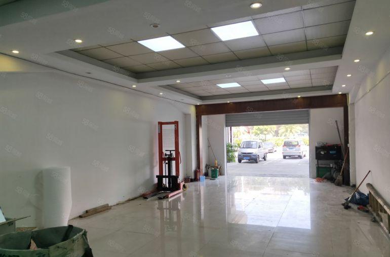 乌沙一楼180平方，水电齐全，可以直接。