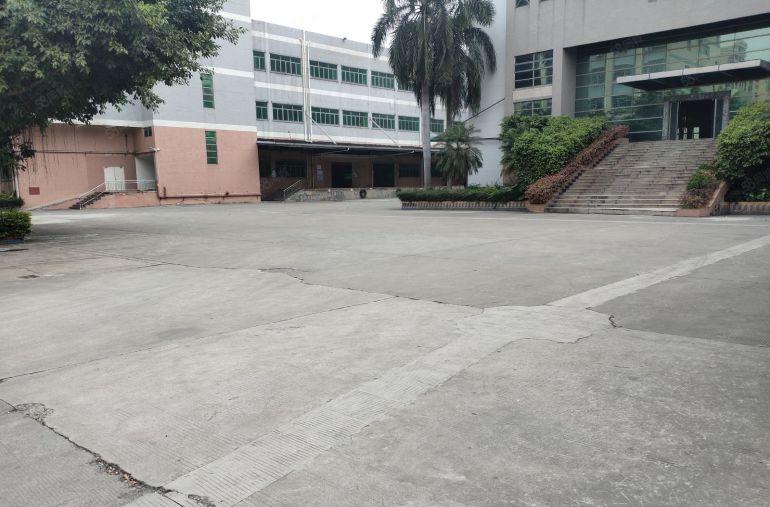 长安镇锦厦靠近深圳一楼4000平精装修水电齐全低价厂房出租