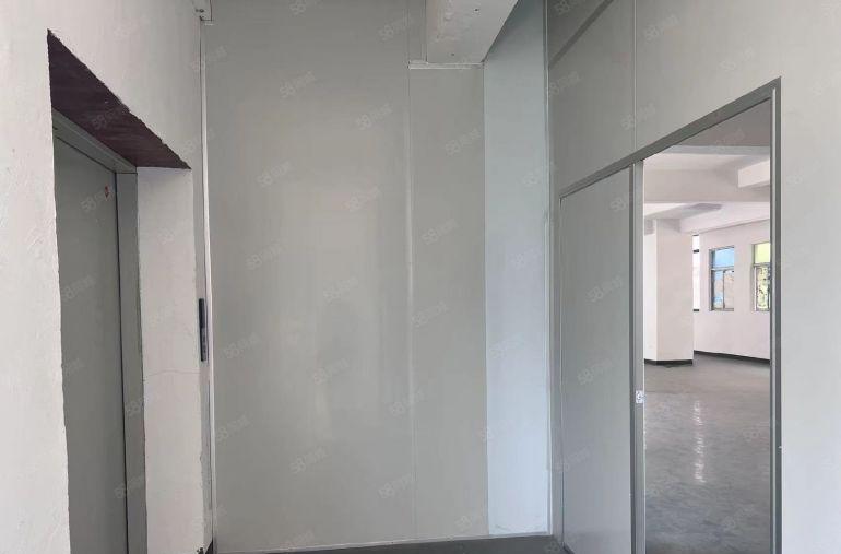 乌沙新出厂房楼上720平九成新特价11块出租