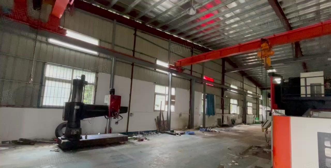 长安涌头工业园一楼现成行车900平主线到车间豪华装修厂房招租