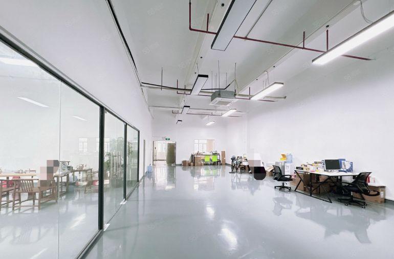 送押金送装修长安科谷产业园楼上2580平转租，送空调家具