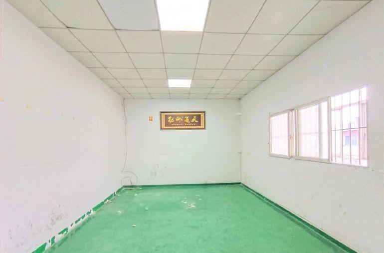 特价10元街口楼上280平，水电齐全厂房出租