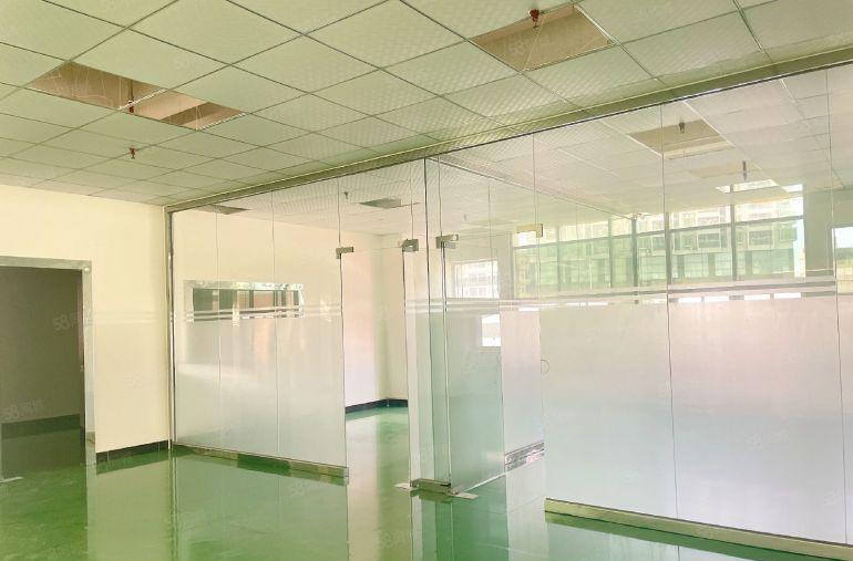 12元乌沙楼上800平，光线好，交通方便停车方便