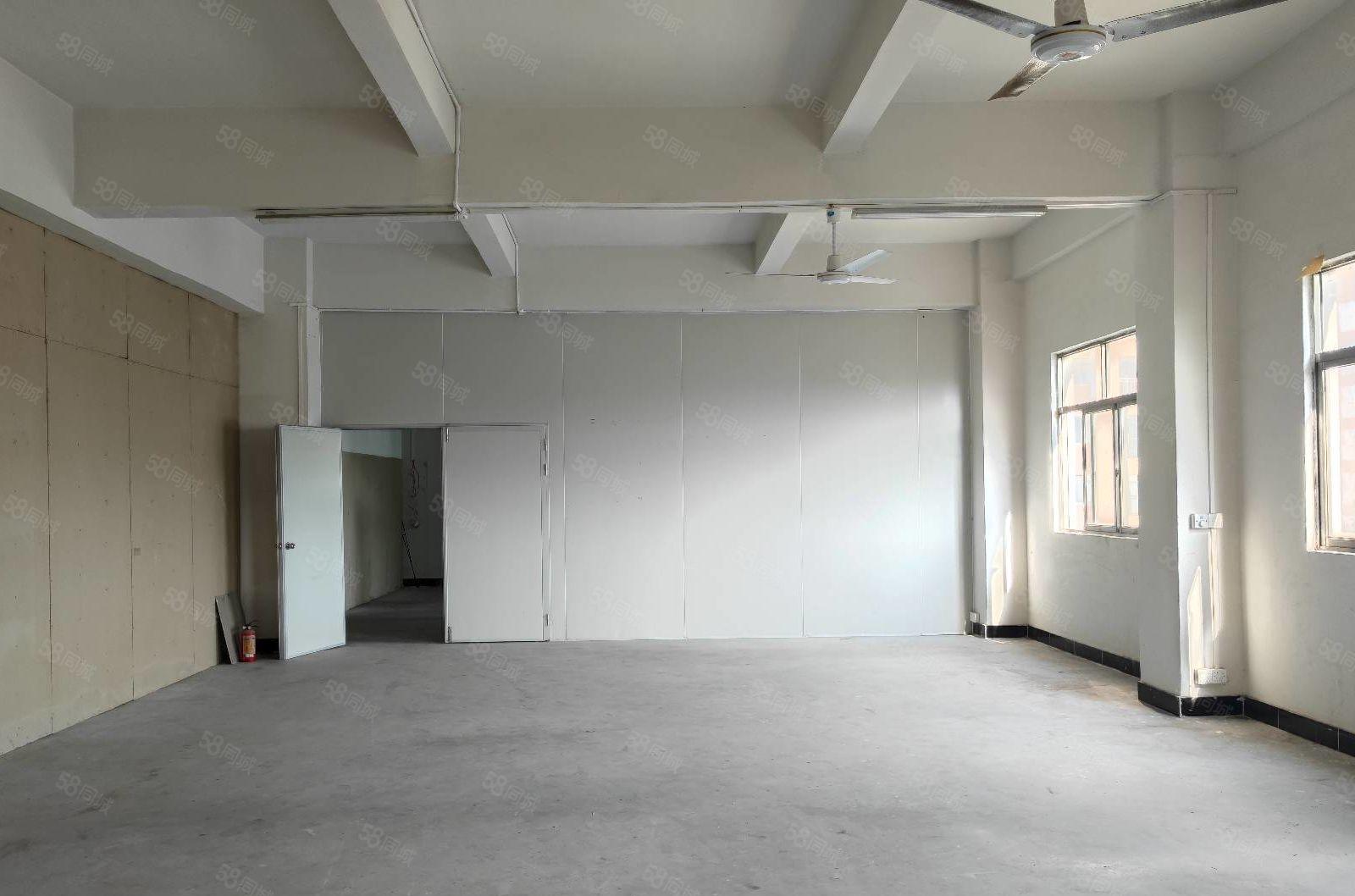 长安街口楼上350平有办公室带装修出租