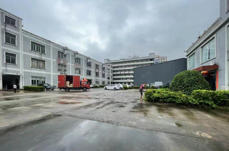 乌沙社区三楼新出1600平方低价厂房出租，证件齐全