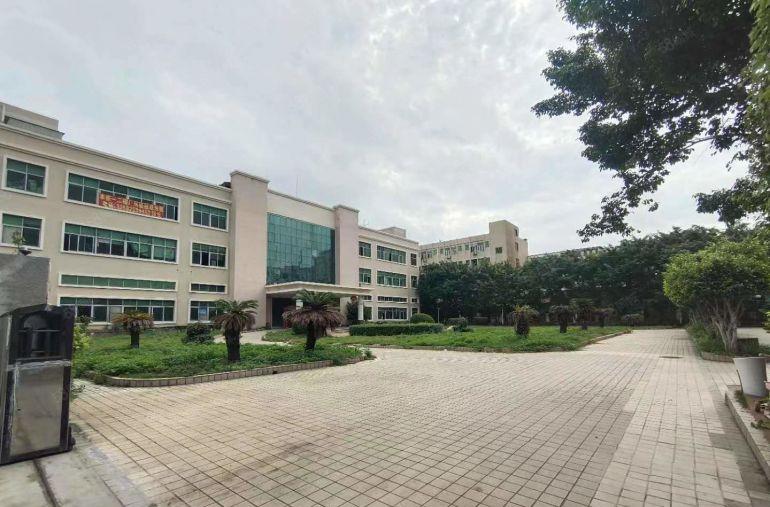 上角靠沿江高速，新出楼上1600平低价厂房出租 电子行业