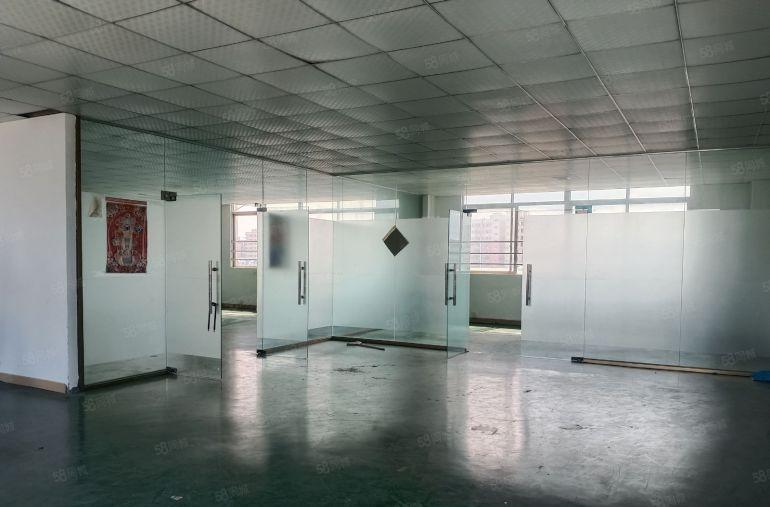 厦边沿江高速出口新出一整层1000平方精装修，低价厂房招租