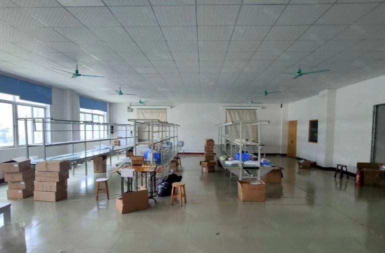 长安镇三楼500平工业厂房，现成办公室加吊顶