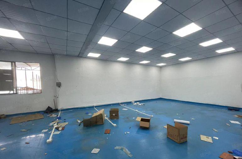 长安乌沙镇园区楼上550平现成装修水电齐全2吨货梯厂房出租