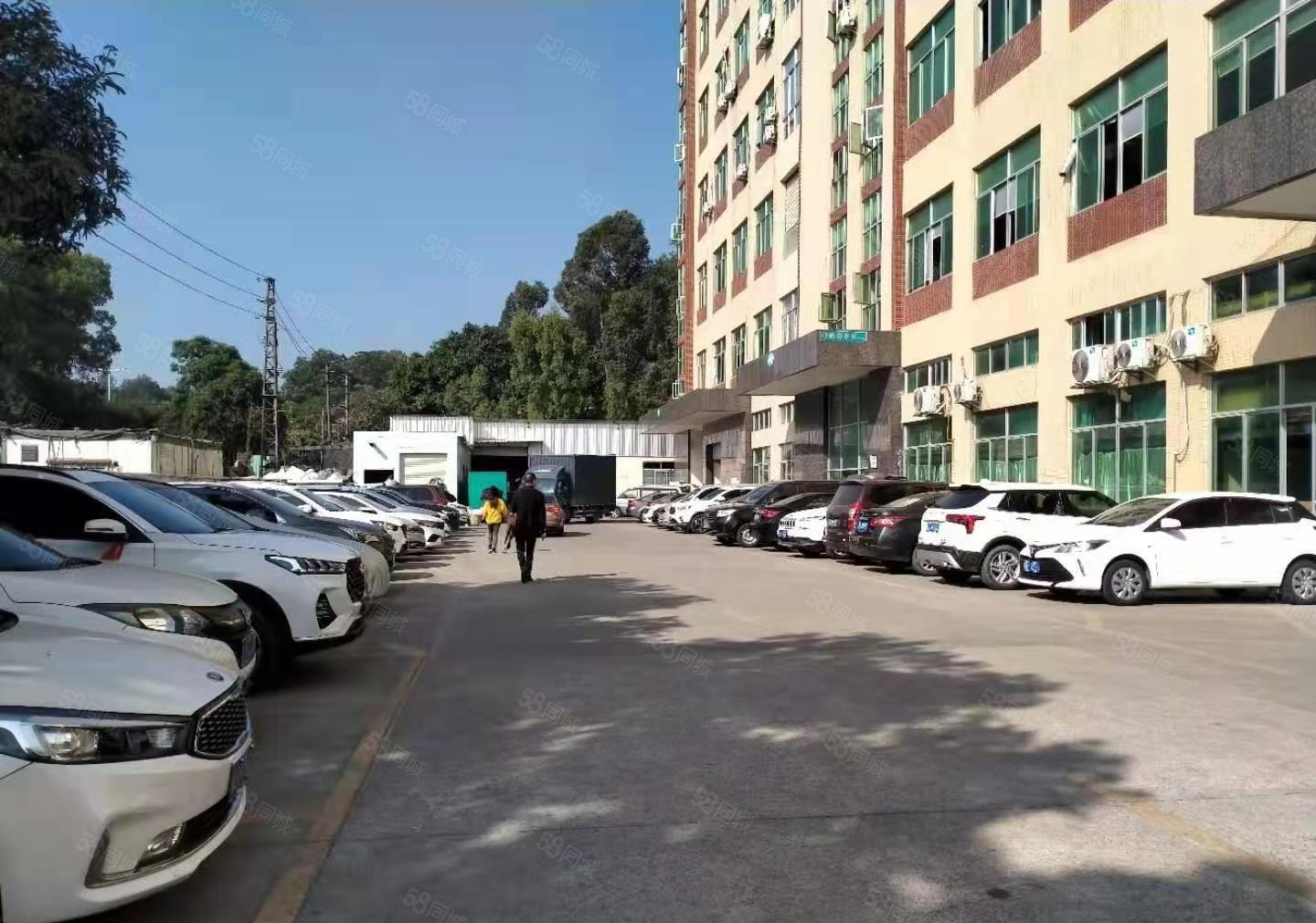 长安街口一楼2300平，二楼1000平带精装修厂房出租！