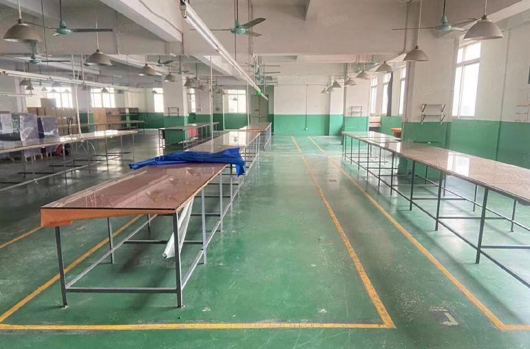 长安沙头原房东实际面积960平方厂房出租，水电齐全，现成装修