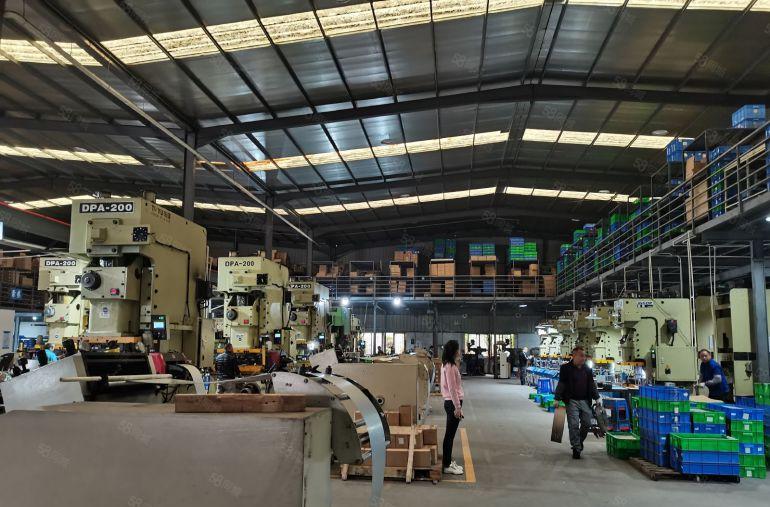 涌头新出单一层钢构850平12米高厂房出租，行车免费使用