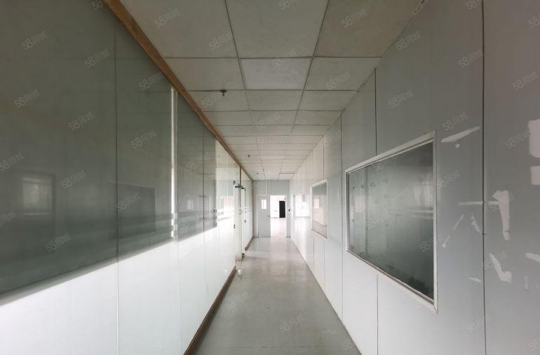 长安厂房出租，靠近万达广场，楼上精装修现成办公室900平方