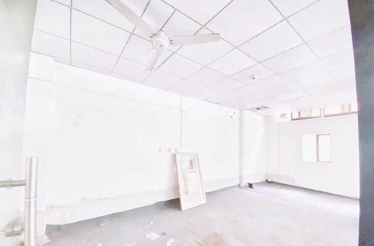 特价18元宵边一楼270平带办公室，货柜车可掉头，厂房出租