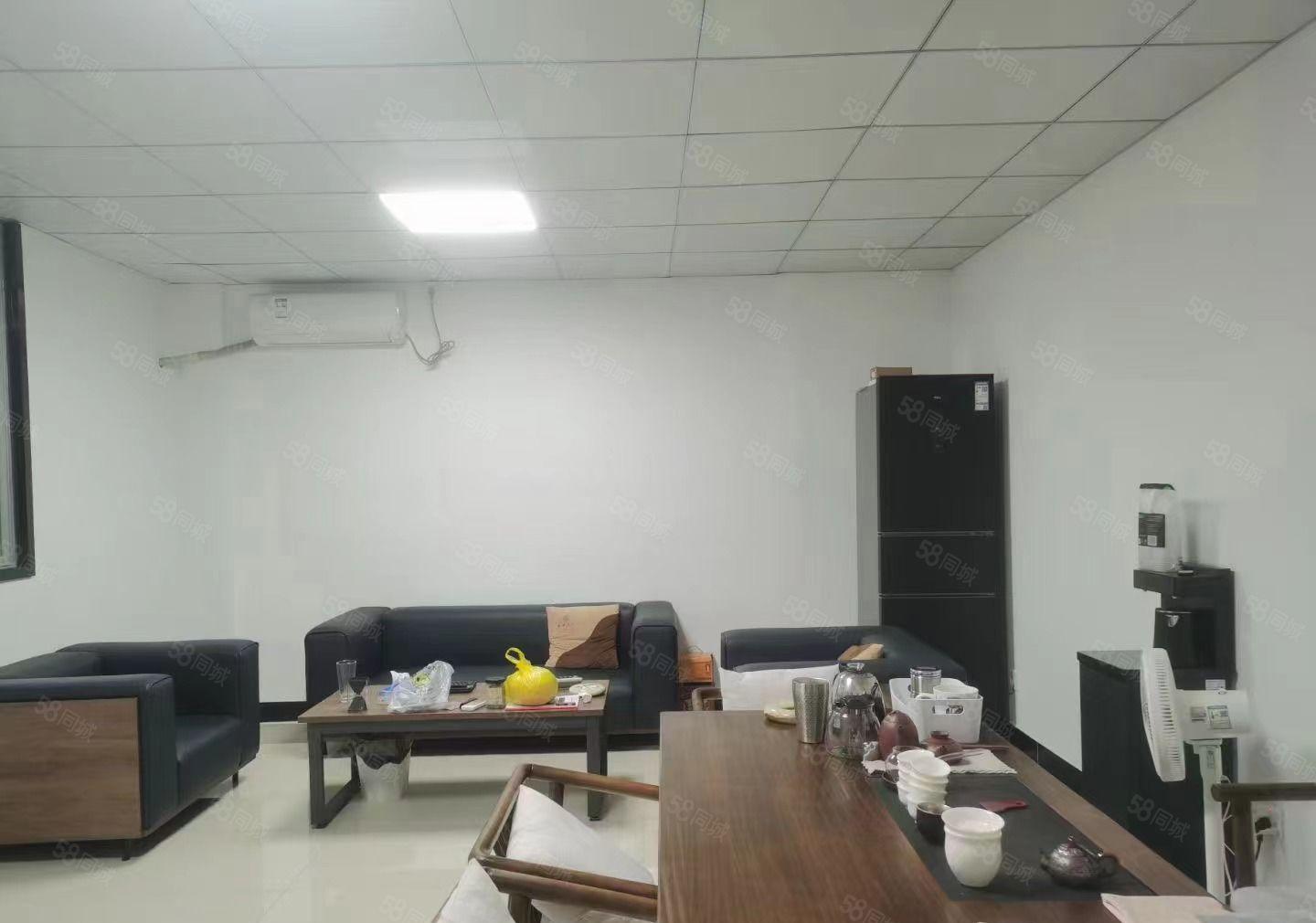 长安新民社区附近有800平厂房出租，带行车有阁楼