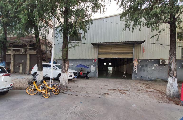 长安厦边一楼1300平20块  大马路边工业厂房出租