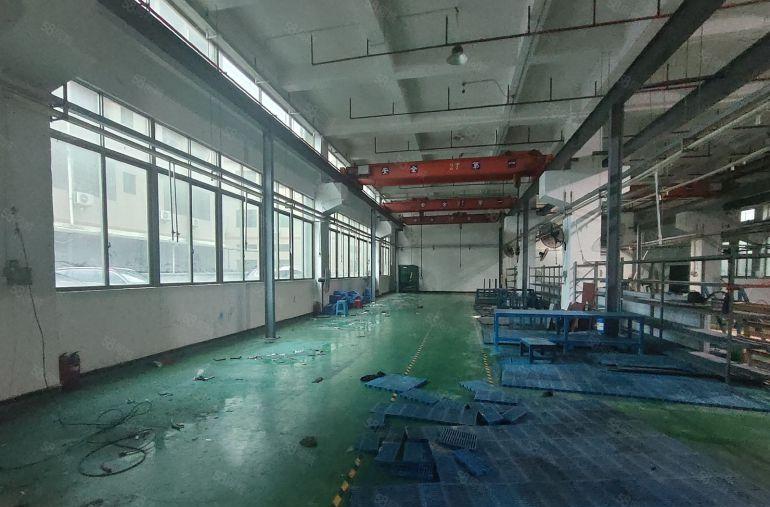 长安新出标准一楼，现成办公室，水电齐全，四部行车，可办环评