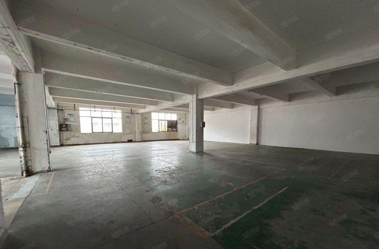 长安上角楼上650平厂房出租，水电到车间有现成办公室