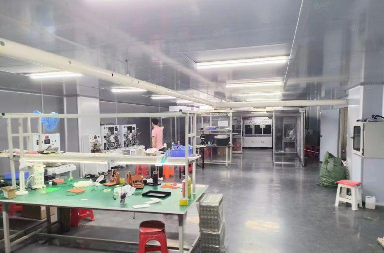 长安镇靠深圳楼上带精装修，水电齐全650平厂房低价出租