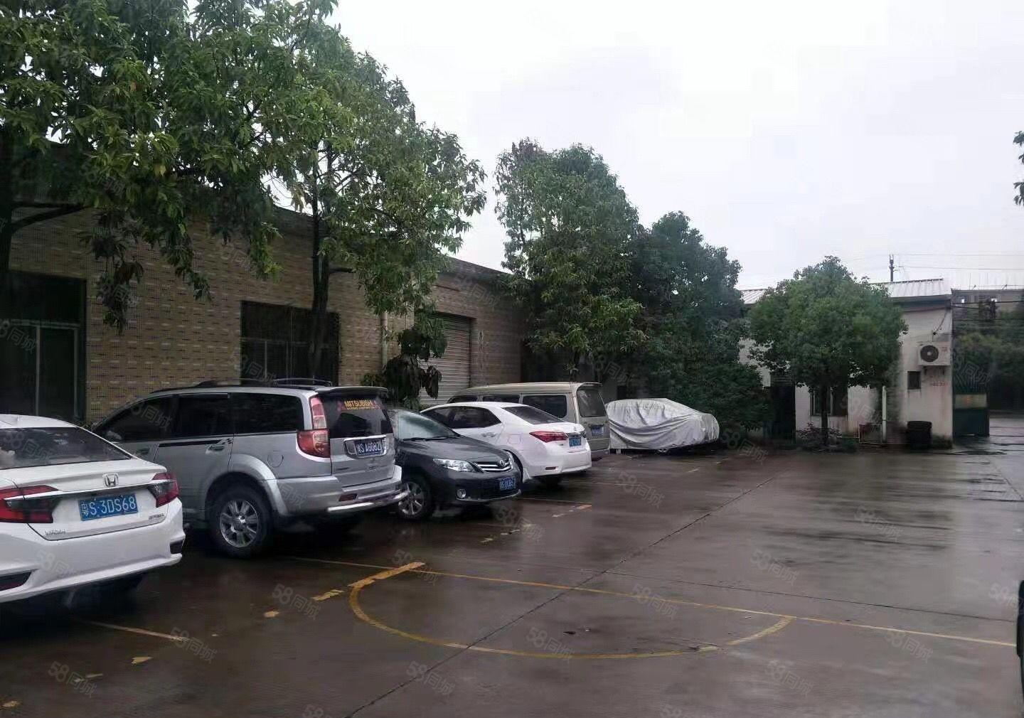 独院单层厂房800平方，上有隔热层滴水7米，水电线路齐全