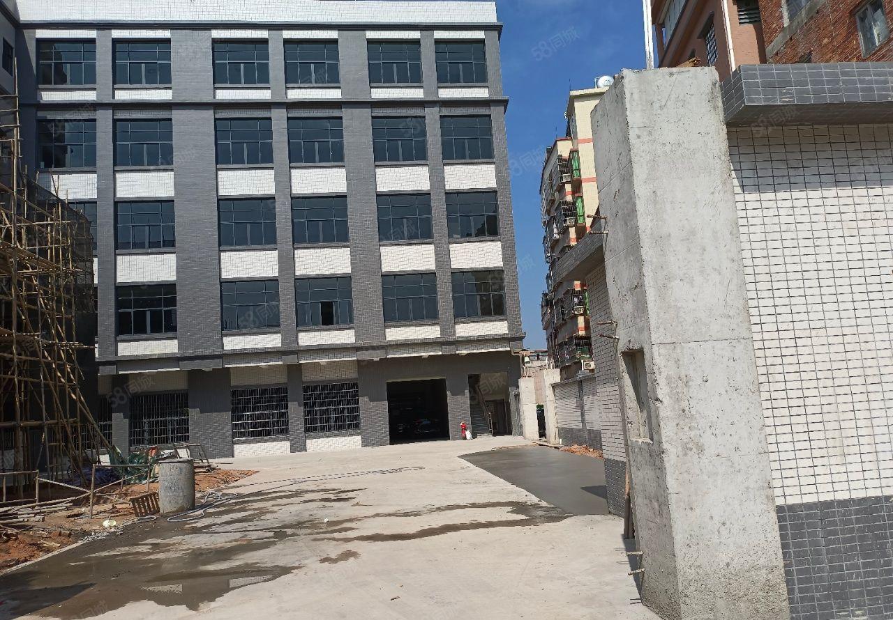 常平袁山贝厂房低价出租独院6000平米外观形象全新交通便利。