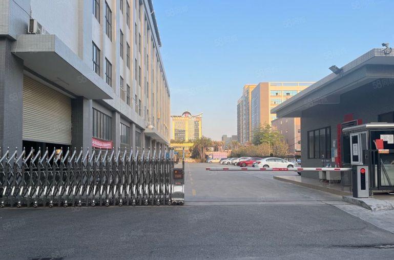 常平新出原房东。可分租带装修地坪漆。带三个三吨电梯带卸货平台