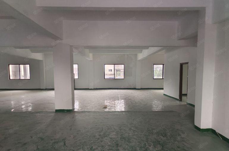 常平镇原房东标准楼上1800平方厂房出租，水电齐全，交通便利