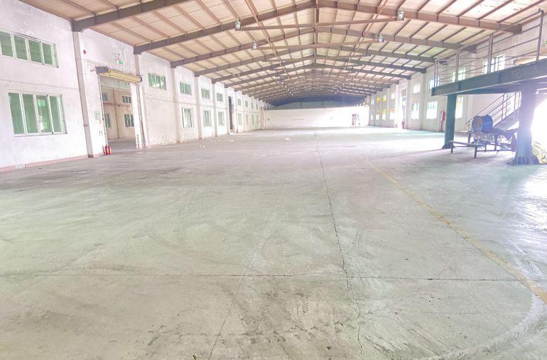 高速路口 原房东一万平 空地大 适合物流仓储注塑五金钣等