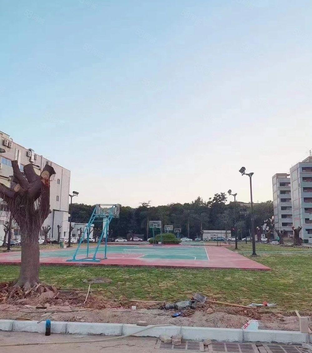 特种重工业厂房分租三楼5400平方水电线路齐全，工业集聚地