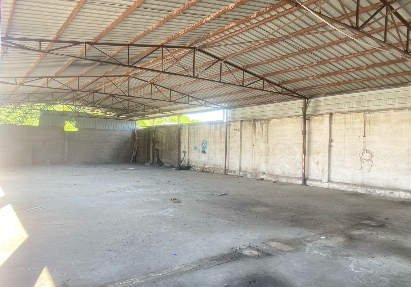 常平新出独门独低价厂房出租可做小污染可分租设备五金仓库空地大