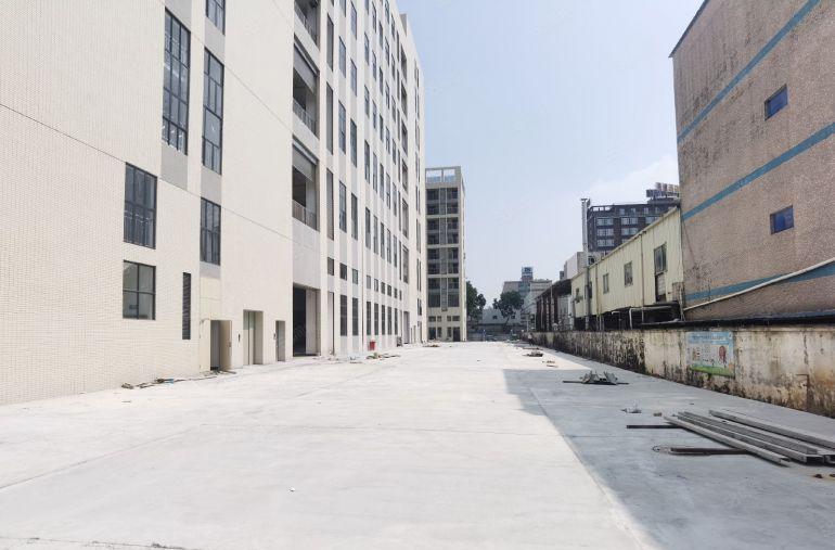 东莞常平镇火车站22000平方全新国有红本厂房出租可整租