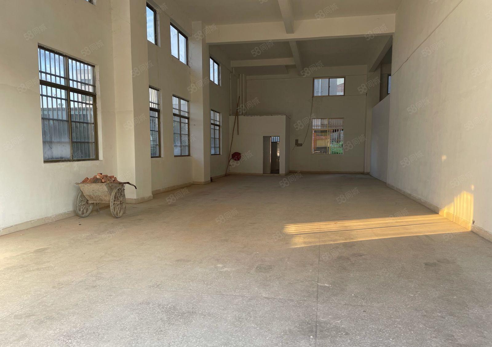 常平镇苏坑科技园新空一楼268平带现成装修空地大