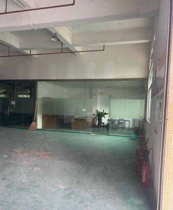 常平镇新出有豪华办公室一楼1500平米出租。