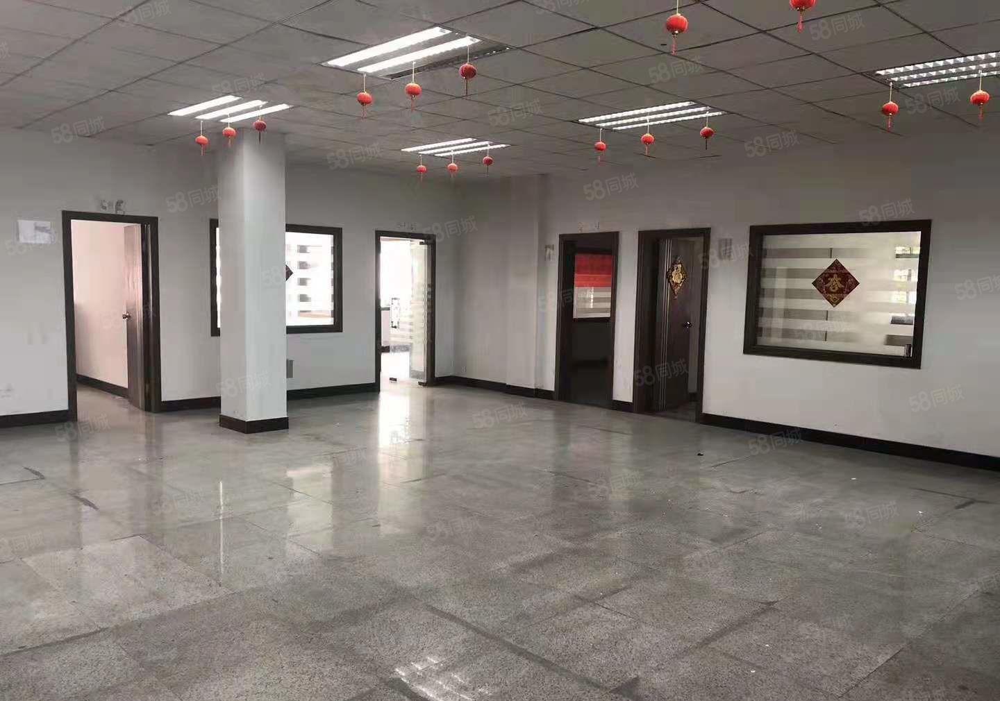 常平天鹅湖一楼2200平6米高厂房招租。水电到位带装修