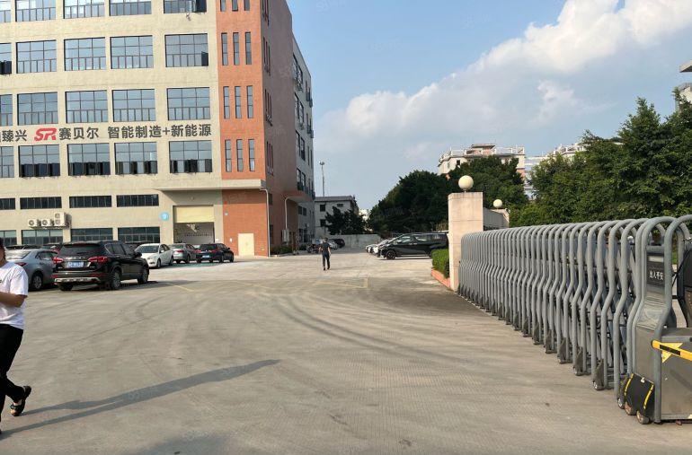 常平靠黄江原房东全新厂房一二楼各1200平米出租，可分租