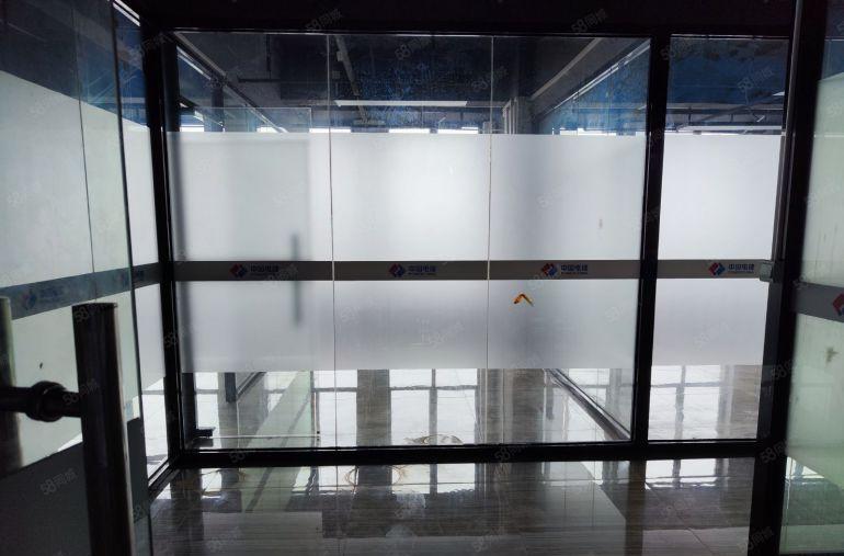 常平新出办公场所，精装修相当于写字楼，在园区里面价格很便宜。