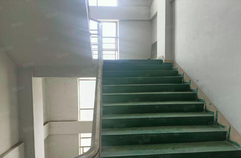 常平镇原房东标准厂房楼上小面积800平方低价出租现成装修