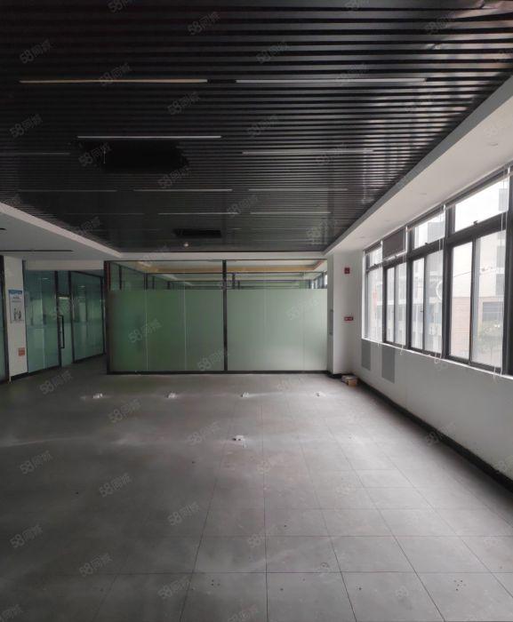 新出二楼2300平方精装修办公室水电齐全，价格优惠，无尘车间