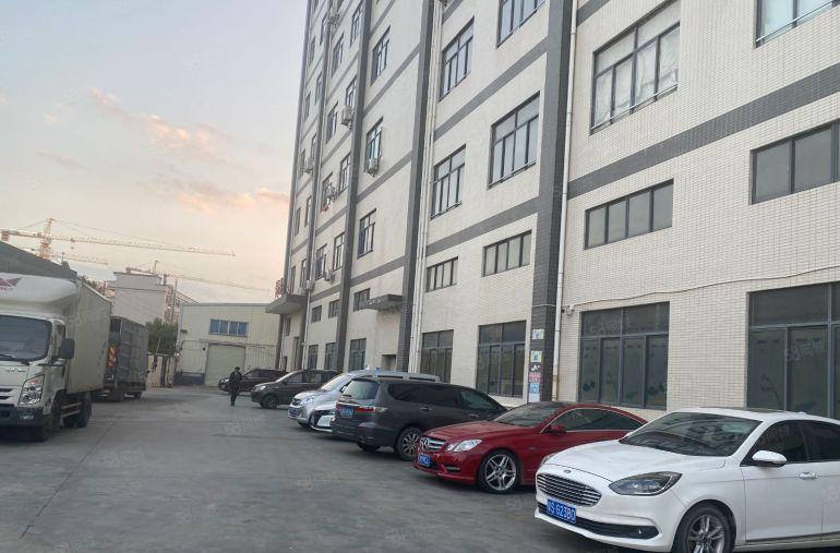 常平镇新出一楼1000平米，一楼6米高带行车水电齐全。