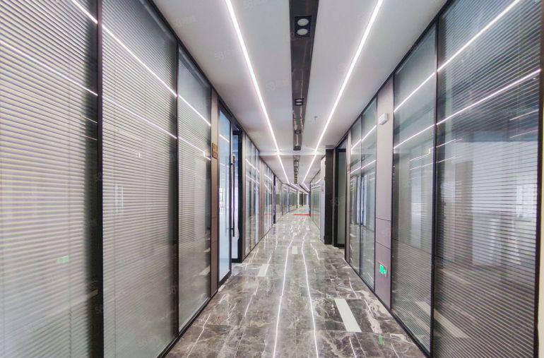 常平镇原房东楼上精装修轻工业厂房，可做电商贸易办公展厅研发等