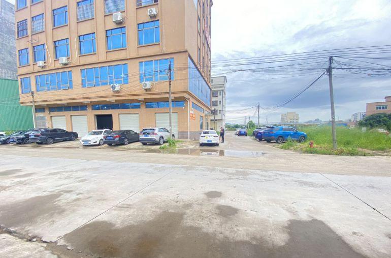 常平一楼原房东550平带行车空地大 方便停车适合五金模具等等