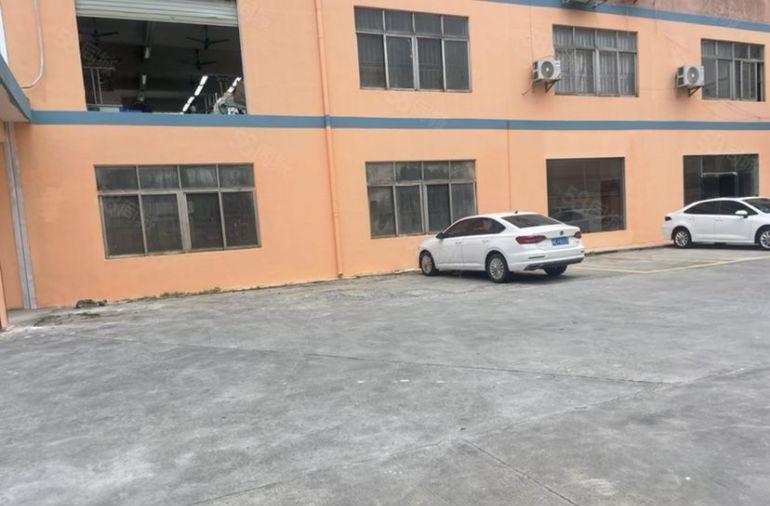 常平镇原房东标准一楼800平方厂房出租，形象好空地大交通便利