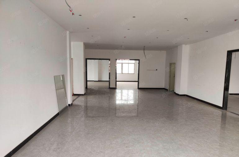 常平漱旧二楼1500平精装厂房本地房东的，价格8块