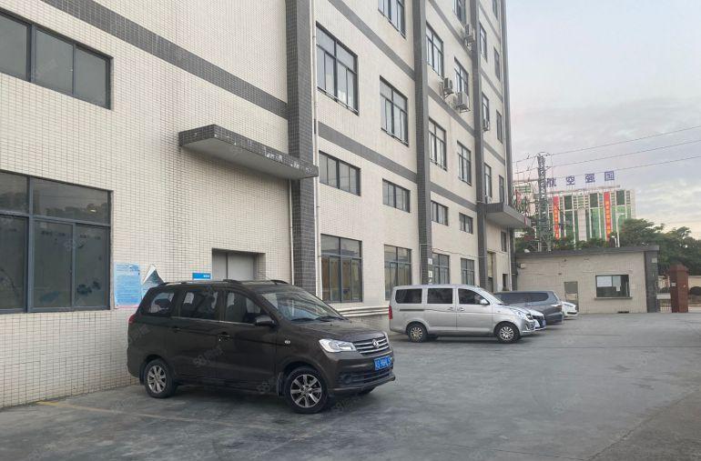 常平镇新出一楼1000平米，一楼6米高带行车水电齐全。