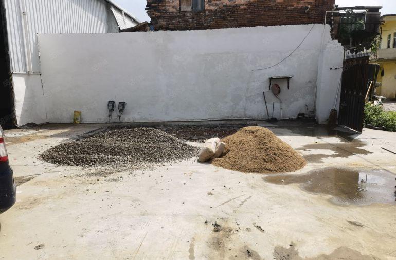 厂房出租独门独院单一层800平方，中间无住址，水电到车间