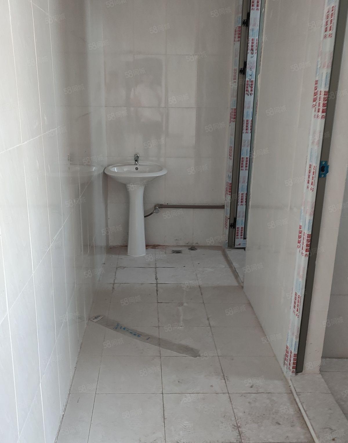 整层厂房出租13元 260平起 全新地坪漆 每层500平